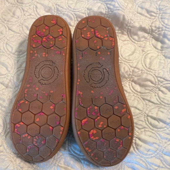 Livie and Luka worn once pink gold slip on shoes. Size 3yr. - Picture 6 of 7